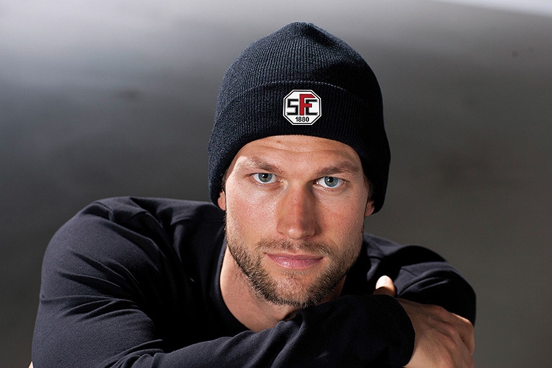 Beanie schwarz mit Logo